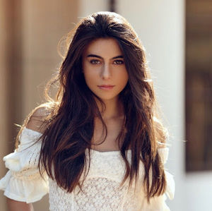 Meet your Posher, Izzie